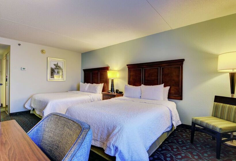 בית מלון כפרי Hampton Inn Portsmouth Central