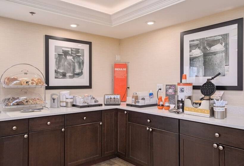 בית מלון כפרי Hampton Inn Portsmouth Central