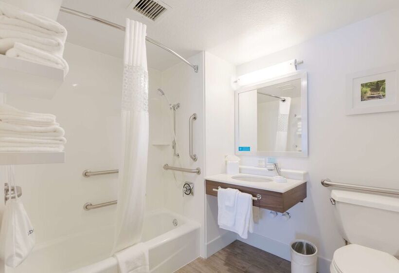 هتل Hampton Inn Rochester South