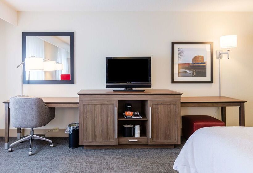 هتل Hampton Inn Rochester South