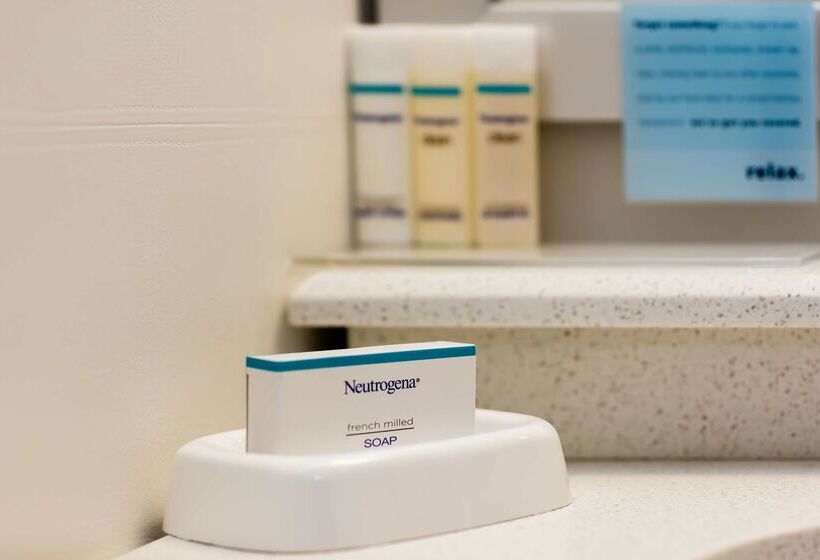 هتل Hampton Inn Rochester South