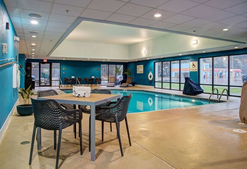 هتل Hampton Inn Rochester South