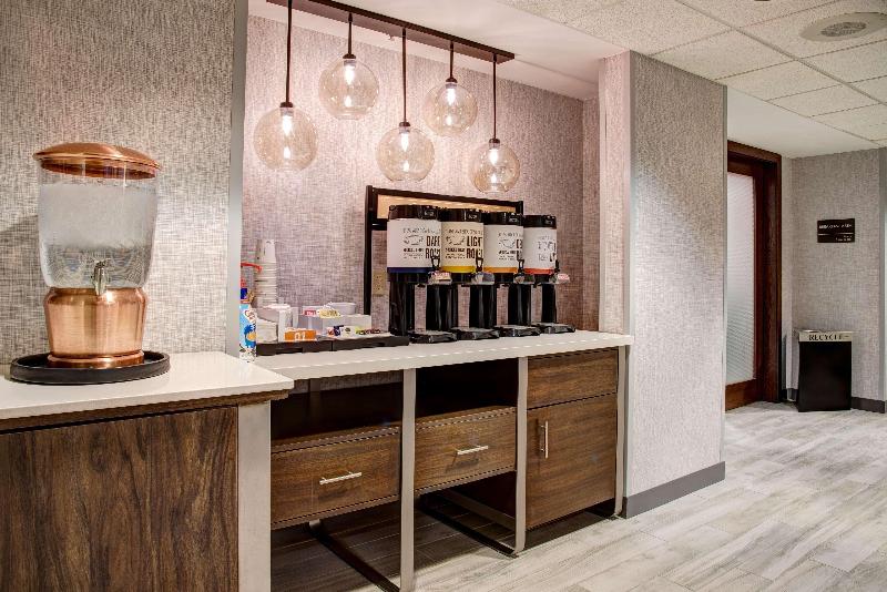 هتل Hampton Inn Rochester South