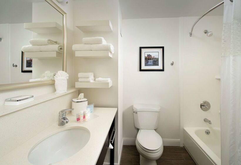 هتل Hampton Inn Rochester Greece