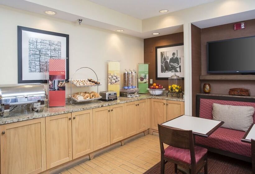 ホテル Hampton Inn Shawnee
