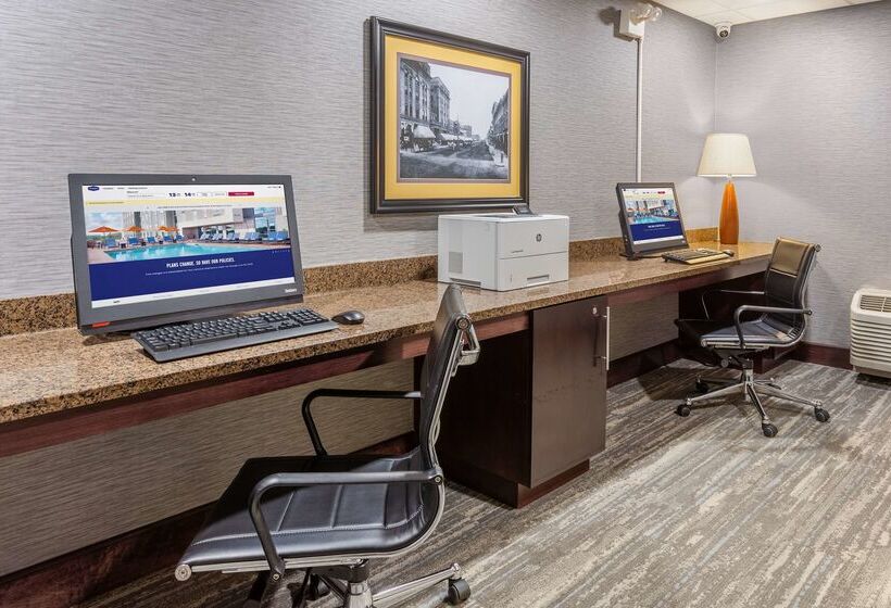 هتل Hampton Inn Sioux Falls