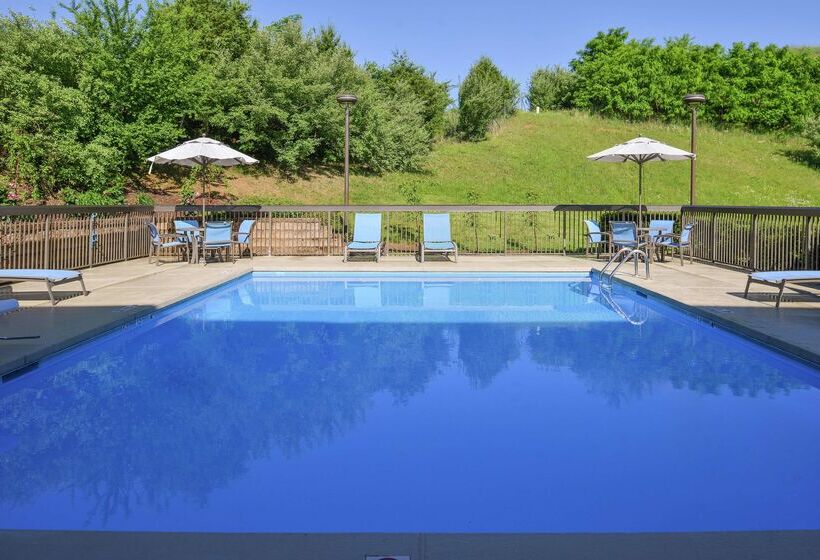 בית מלון כפרי Hampton Inn Staunton