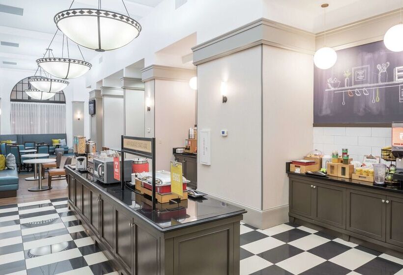 هتل Hampton Inn & Suites Atlantadowntown
