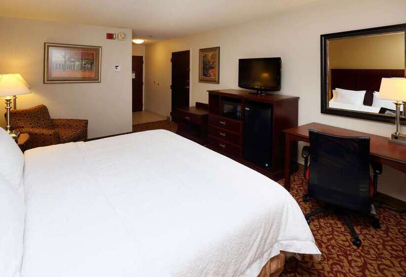 هتل Hampton Inn & Suites Charlottesvilleat The University