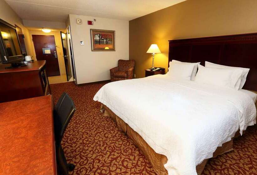 هتل Hampton Inn & Suites Charlottesvilleat The University