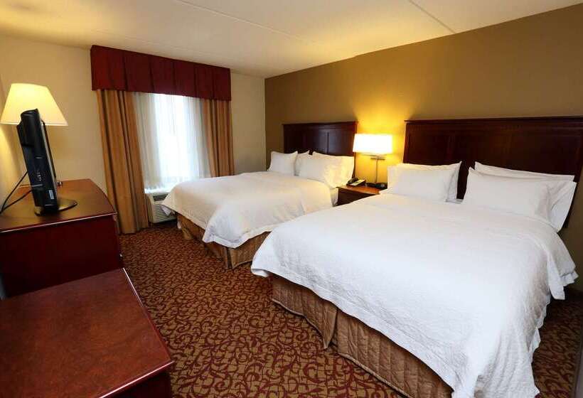 هتل Hampton Inn & Suites Charlottesvilleat The University