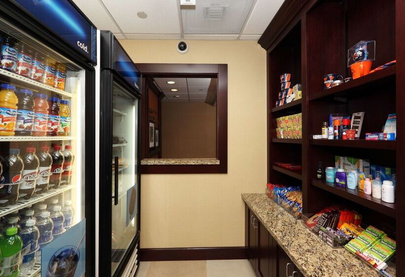 هتل Hampton Inn & Suites Charlottesvilleat The University