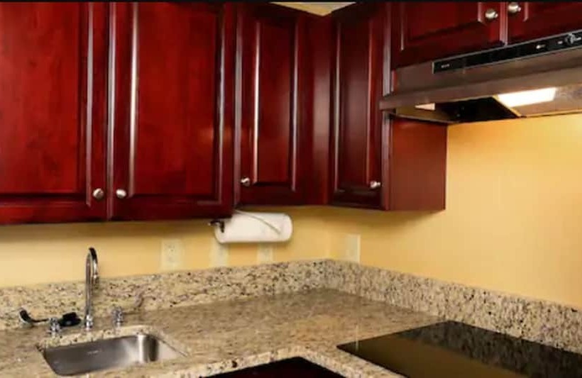 هتل Hampton Inn & Suites Charlottesvilleat The University