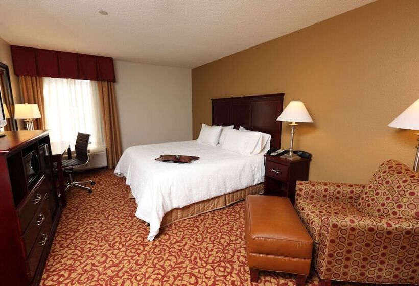 هتل Hampton Inn & Suites Charlottesvilleat The University