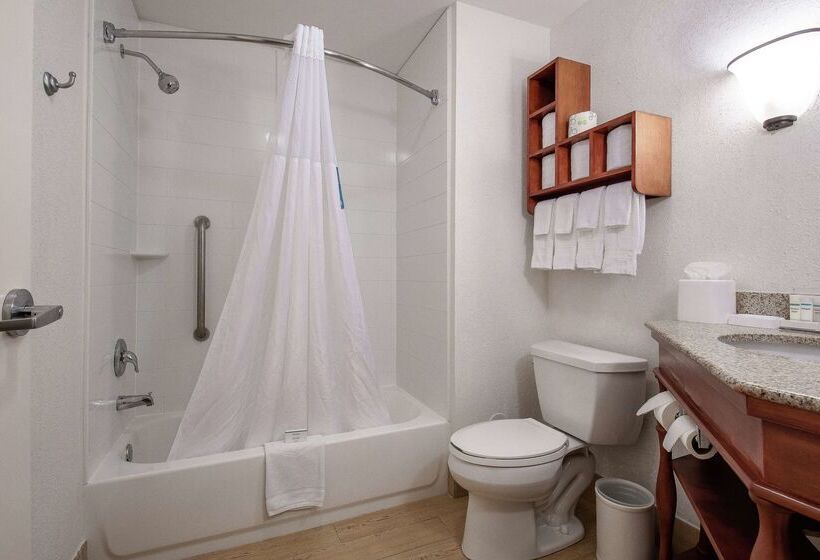 هتل Hampton Inn & Suites Williamsburgrichmond Rd