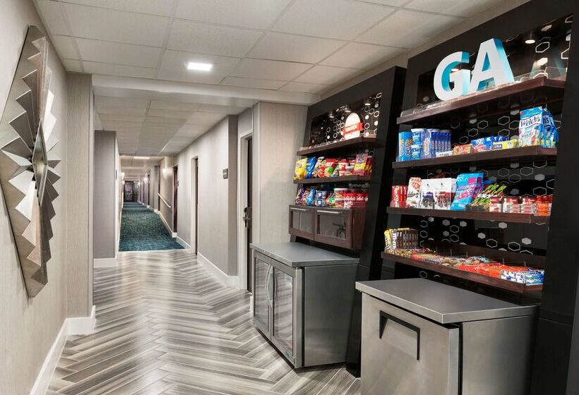 Отель Hampton Inn Waycross