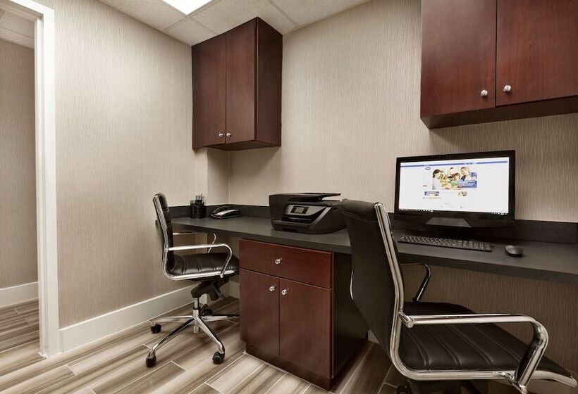 Отель Hampton Inn Waycross