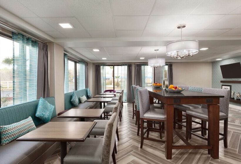 Отель Hampton Inn Waycross