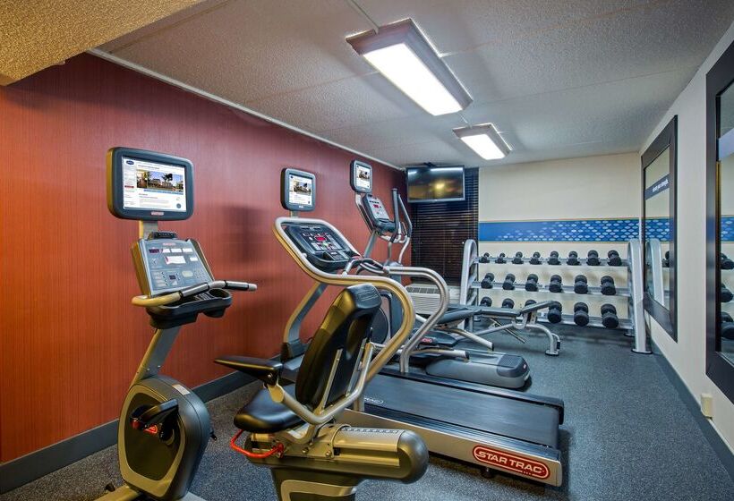 هتل Hampton Inn West Springfield