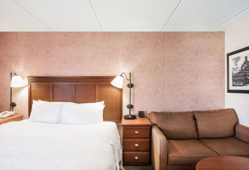 هتل Hampton Inn West Springfield