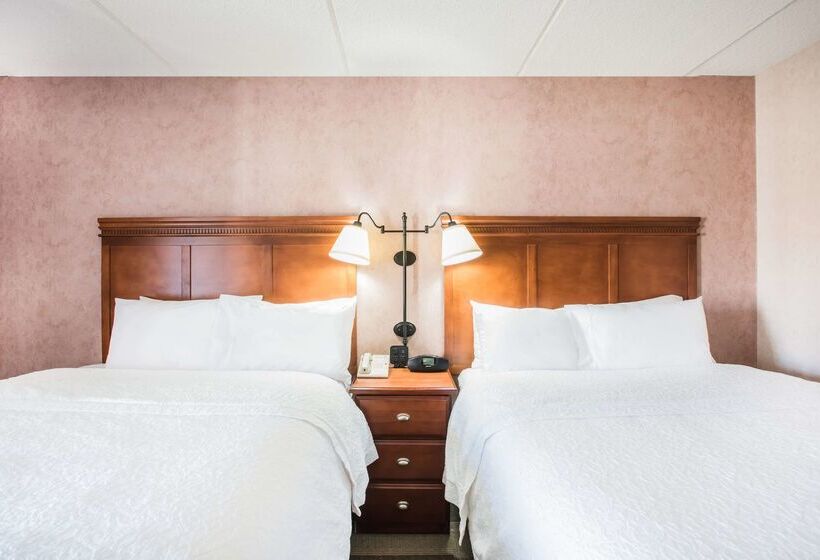 هتل Hampton Inn West Springfield