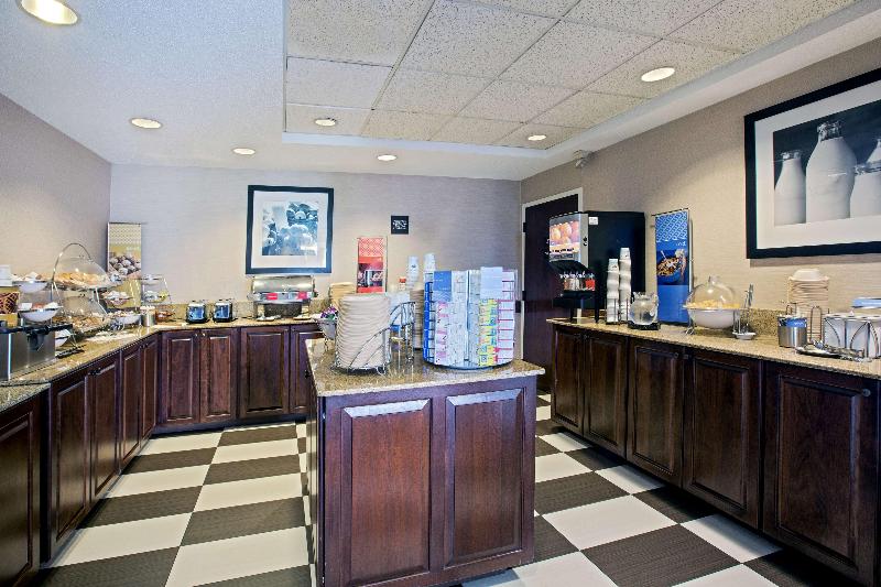 هتل Hampton Inn West Springfield