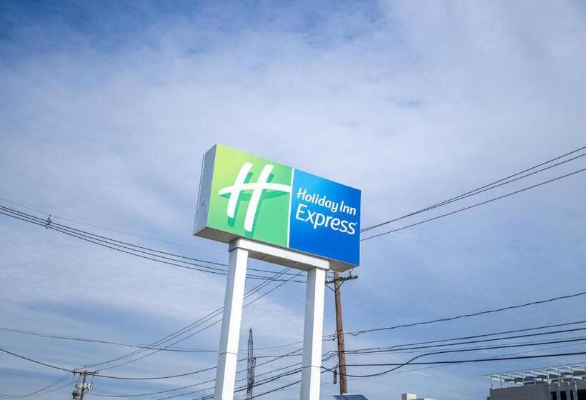 هتل Holiday Inn Express   Newark Airport   Elizabeth, An Ihg