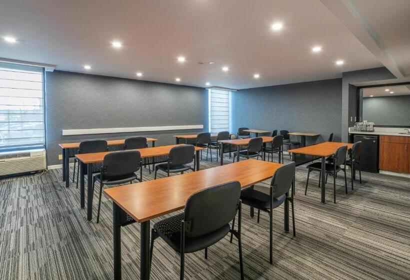 هتل Holiday Inn Express   Newark Airport   Elizabeth, An Ihg