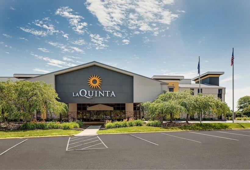 هتل La Quinta Inn & Suites By Wyndham Detroit Metro Airport