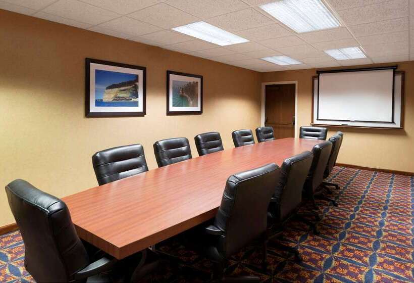 בית מלון כפרי Quality Inn Auburn Hills Detroit North