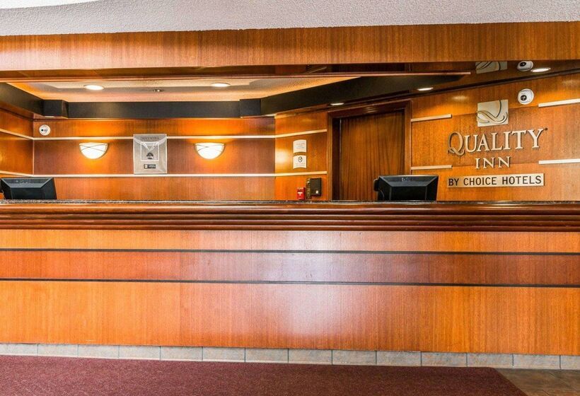 בית מלון כפרי Quality Inn Auburn Hills Detroit North