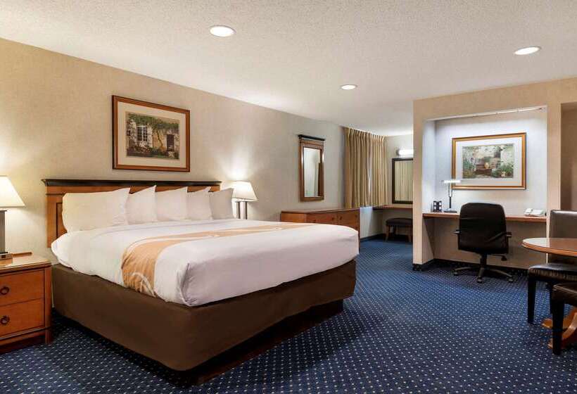 בית מלון כפרי Quality Inn Auburn Hills   Detroit North