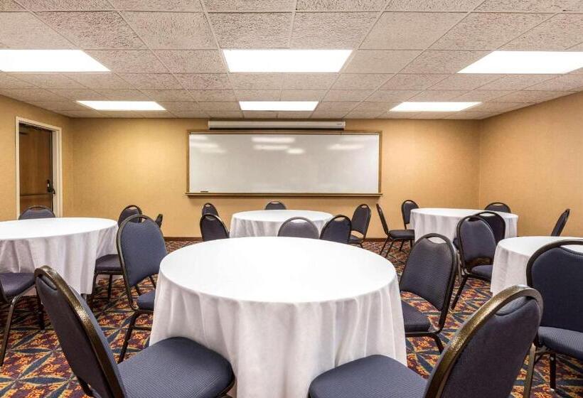 בית מלון כפרי Quality Inn Auburn Hills Detroit North