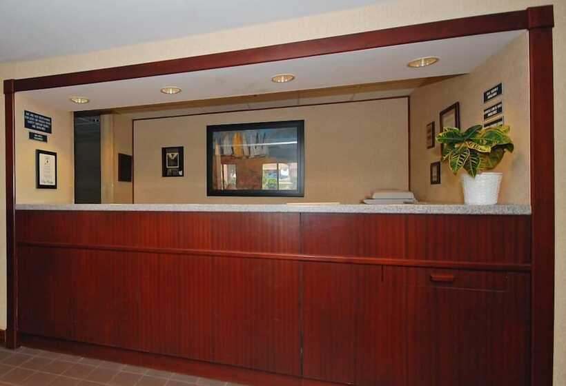 בית מלון כפרי Comfort Inn, Erie   Near Presque Isle