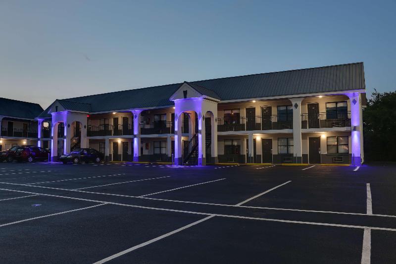 فندق Travelodge By Wyndham Calhoun South I75