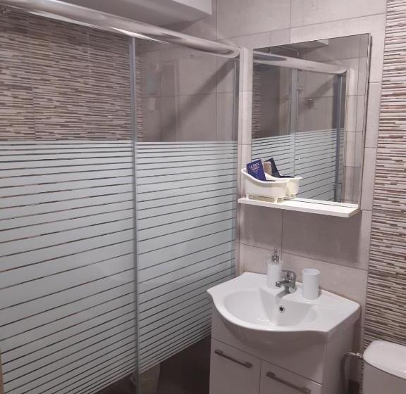 Giota Rooms