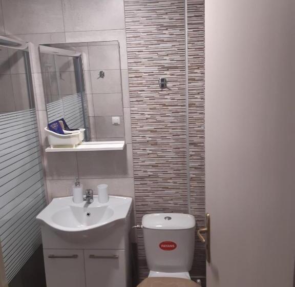 Giota Rooms