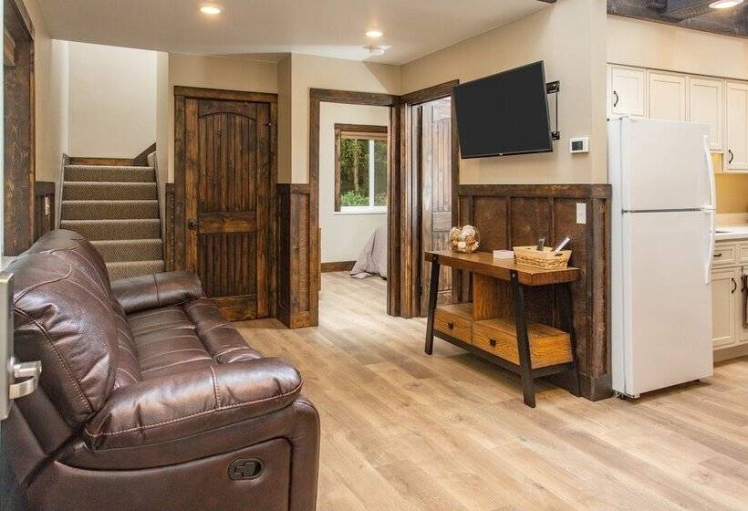 Alaska Back Country Cottages