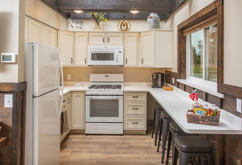 Alaska Back Country Cottages