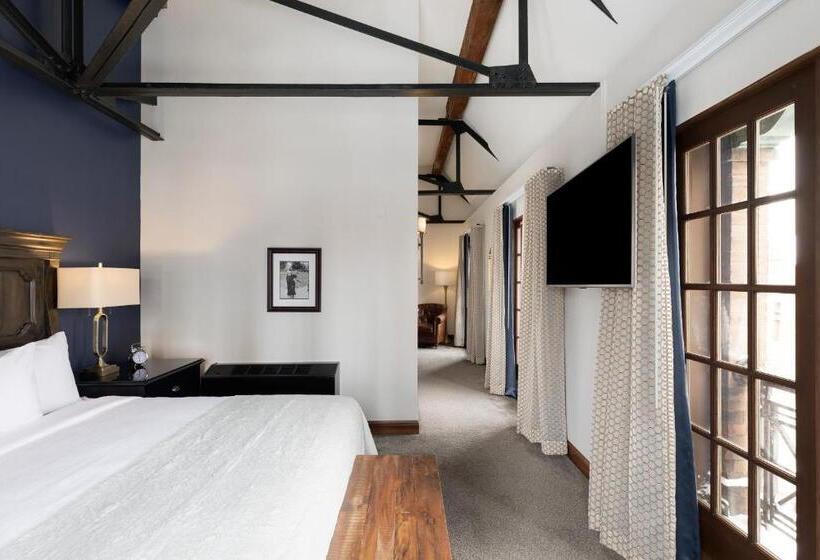 هتل Celeste Of St Paul