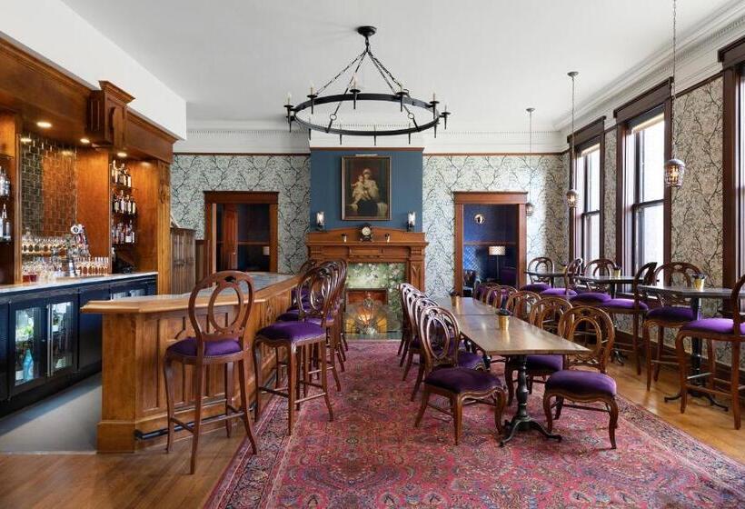 هتل Celeste Of St Paul