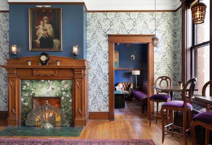 هتل Celeste Of St Paul