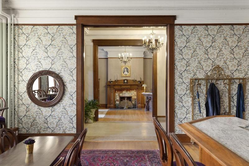 هتل Celeste Of St Paul