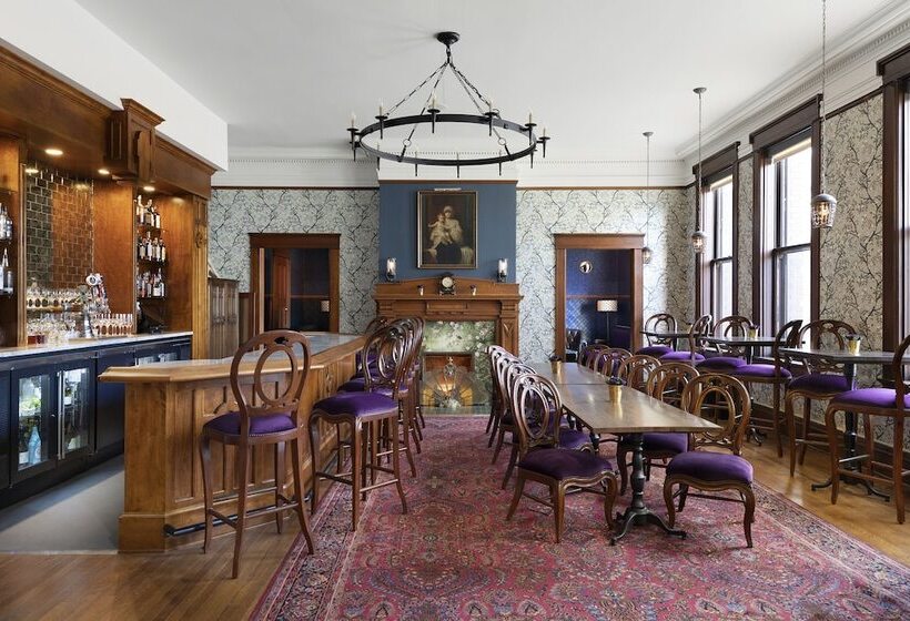 هتل Celeste Of St Paul