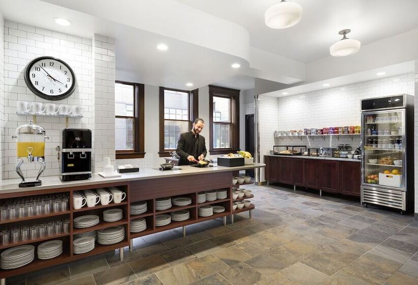 هتل Celeste Of St Paul