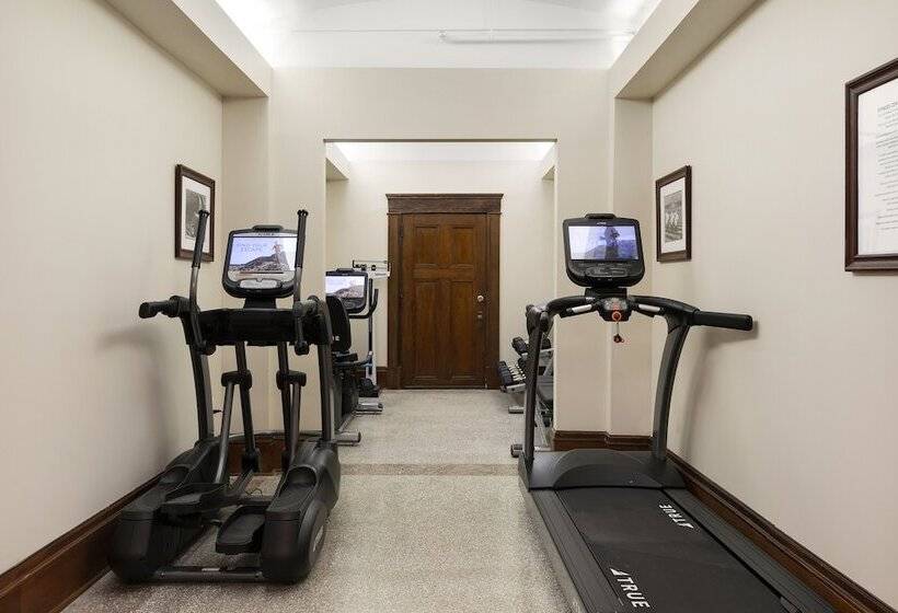 هتل Celeste Of St Paul