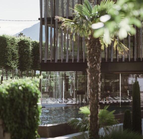 Отель Lindenhof Pure Luxury & Spa Dolcevita Resort