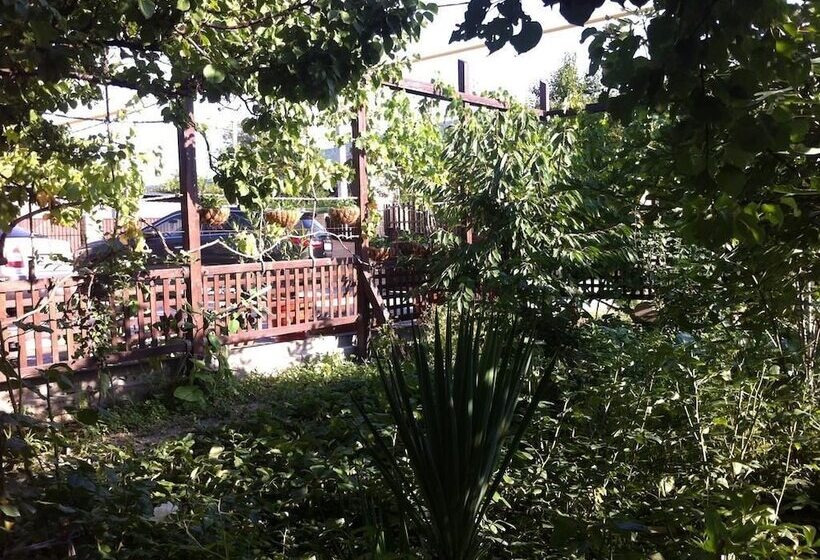 بنسيون Sadorini Guest House