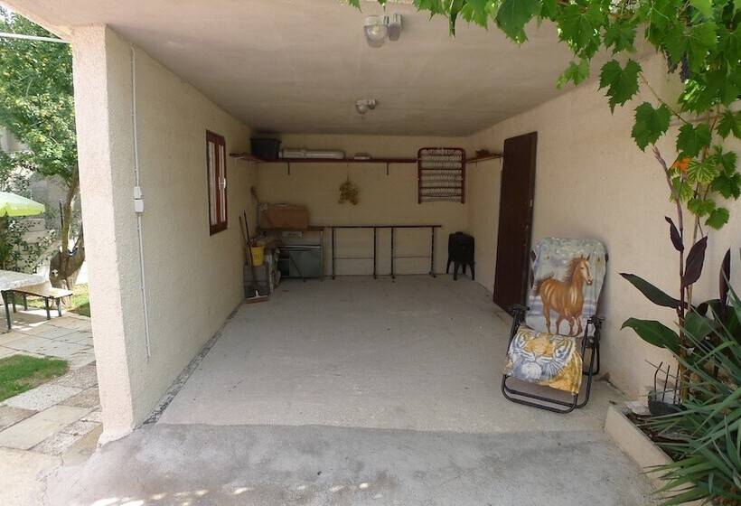 Apartment In Premantura With Garage Near Kamenjak