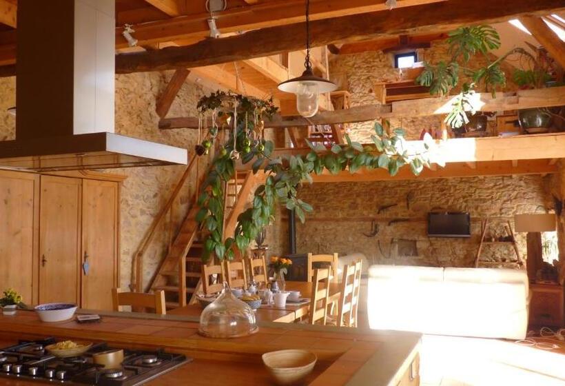 Bed and Breakfast Aux Fontaines D Eyvigues